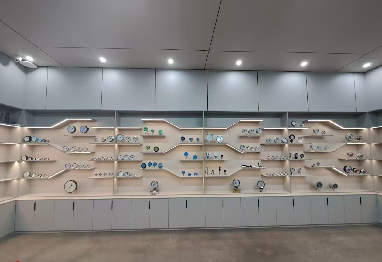 UpscaleGAUGE full series pressure and temperature instrument showroom